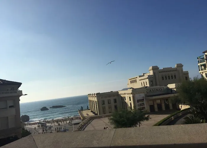 Апартаменты Victoria Centre Grande And Pool Биарриц